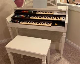 $250. Orbit Synthesizer keyboard. Model #D-40-Wurlitzer Organ. Measures 45Lx24Wx38H.