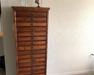 JEWELRY CHEST