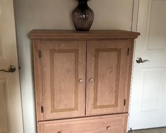 FULL SIZE WOOD BEDROOM SET 