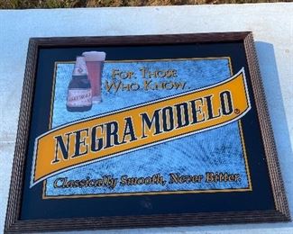Negra Modelo Mirror