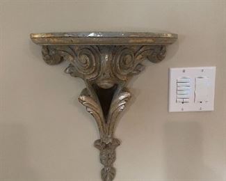 LOT 6621 Wood wall sconce $25