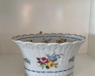 LOT 6706 Oval porcelain bowl $25