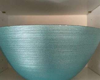 LOT 6707 Art glass bowl $50