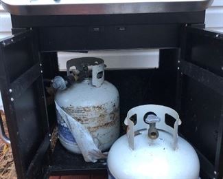 Char-Grill Grill with two propane tanks 