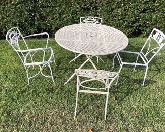 Nice patio table and chairs... Table is designer made.