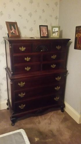 Chest of drawers
