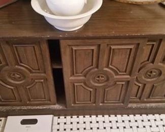 Sliding door storage cabinet