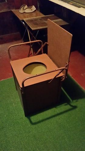 Commode toilet