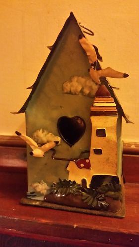 Decorative bird house