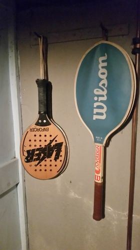 Tennis rackets / racquetball paddles