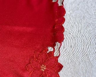 GORGEOUS RED POINSETTIA FESTIVE CHRISTMAS TABLE CLOTH
STUNNING FOR USE ALONE OR AS AN OVERLAY. BRIGHTENS ANY TABLE AND ROOM!
APPROXIMATE SIZE: 67" x 67" SQUARE
FABRIC: 100% POLYESTER
CONDITION: GOOD WITH LIGHT WEAR