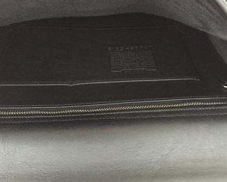 COACH BEAUTIFUL BLACK SUPPLE LEATHER BRIEFCASE. FOR MEN OR WOMEN
STYLE JOS-5319
BUCKLE FRONT. HAND AND SHOULDER STRAP.
ONE LARGE FRONT POCKET UNDER FRONT FLAP. ONE LARGE POCKET IN BACK. ONE LARGE ZIPPERED INSIDE POCKET. TWO INSIDE COMPARTMENTS.
DIMENSIONS: WIDTH: 15". LENGTH: 11". DEPTH: 2.5"
IN VERY GOOD CLEAN CONDITION. LIGHT OVERALL WEAR.