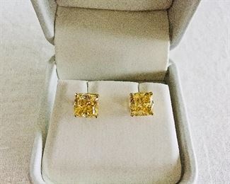 14KT YELLOW GOLD AND CANARY YELLOW CUSHION CUT CUBIC ZIRCONIA STUD 3 CTW EARRINGS. 
1.5 CT EACH/3.0 CTW CANARY FANCY YELLOW CUSHION CUT CUBIC ZIRCONIA STUD EARRINGS
SET IN 14 KT YELLOW GOLD. STAMPED "585" ON EACH EARRING 
4-PRONG BASKET SETTING
14 KT YELLOW GOLD EXTRA LARGE EARRING BACKS. STAMPED "585" ON EACH EARRING BACK
CONDITION: EXCELLENT.  VERY HIGH QUALITY.