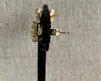 14KT YELLOW GOLD AND CANARY YELLOW CUSHION CUT CUBIC ZIRCONIA STUD 3 CTW EARRINGS.
1.5 CT EACH/3.0 CTW CANARY FANCY YELLOW CUSHION CUT CUBIC ZIRCONIA STUD EARRINGS
SET IN 14 KT YELLOW GOLD. STAMPED "585" ON EACH EARRING
4-PRONG BASKET SETTING
14 KT YELLOW GOLD EXTRA LARGE EARRING BACKS. STAMPED "585" ON EACH EARRING BACK
CONDITION: EXCELLENT. VERY HIGH QUALITY.