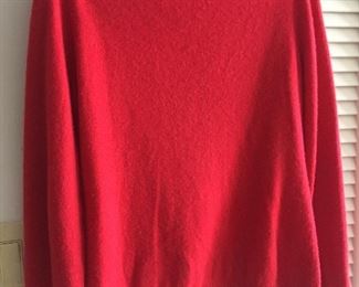 BARNEY'S RED LADIES 100% CASHMERE CARDIGAN BUTTON-DOWN SWEATER
SIZE: LARGE
CONDITION. GOOD. LIGHT PILLING.