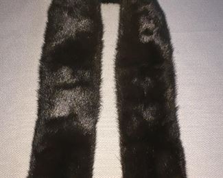BEAUTIFUL BLACK REVILLON MINK STOLE WITH TAGS
CONDITION: EXCELLENT
TAG SAYS MARSHALL FIELDS
Length: 38"
Width: 3.75"