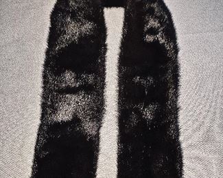 BEAUTIFUL BLACK REVILLON MINK STOLE WITH TAGS 
CONDITION: EXCELLENT
TAG SAYS MARSHALL FIELDS
Length: 38" 
Width: 3.75" 