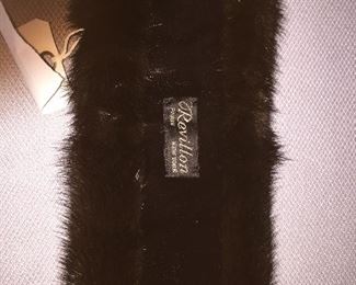 BEAUTIFUL BLACK REVILLON MINK STOLE WITH TAGS
CONDITION: EXCELLENT
TAG SAYS MARSHALL FIELDS
Length: 38"
Width: 3.75"
