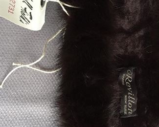 BEAUTIFUL BLACK REVILLON MINK STOLE WITH TAGS
CONDITION: EXCELLENT
TAG SAYS MARSHALL FIELDS
Length: 38"
Width: 3.75"