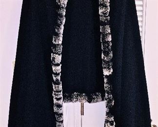 LARGE FUR TRIMMED, BLACK WOOL SHAWL/SCARF/STOLE
SIZE: 80 INCHES X 28 INCHES
LUXURIOUS. WARM. PRACTICAL. SO MANY DIFFERENT WAYS TO WEAR ALONE OR GORGEOUS AS A COAT ACCENT
CONDITION: VERY GOOD