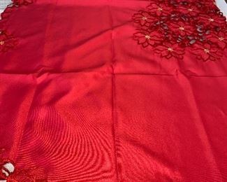 GORGEOUS RED POINSETTIA FESTIVE CHRISTMAS TABLE CLOTH
STUNNING FOR USE ALONE OR AS AN OVERLAY. BRIGHTENS ANY TABLE AND ROOM!
APPROXIMATE SIZE: 67" x 67" SQUARE
FABRIC: 100% POLYESTER
CONDITION: GOOD WITH LIGHT WEAR