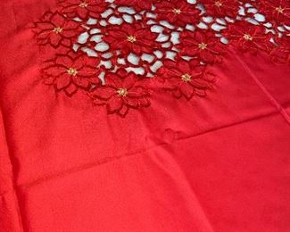 GORGEOUS RED POINSETTIA FESTIVE CHRISTMAS TABLE CLOTH
STUNNING FOR USE ALONE OR AS AN OVERLAY. BRIGHTENS ANY TABLE AND ROOM!
APPROXIMATE SIZE: 67" x 67" SQUARE
FABRIC: 100% POLYESTER
CONDITION: GOOD WITH LIGHT WEAR