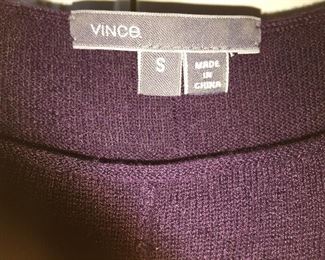 VINCE PURPLE CASHMERE AND SILK SWEATER
SIZE: SMALL
FABRIC: 85% SILK. 15% CASHMERE
MEASUREMENTS:
TRUNK WIDTH: 19"
SHOULDER WIDTH: 22"
LENGTH OF BACK: 22.5"
LENGTH OF FRONT: 21.5
SLEEVE LENGTH: 19.5