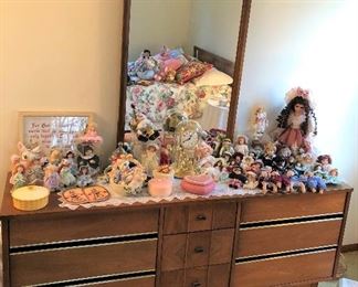 Dresser (part of bedroom set), Dolls