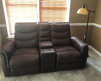 DOUBLE ELECTRIC RECLINING BROWN LEATHER LOVESEAT 