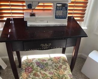 SEWING MACHINE AND SEWING TABLE