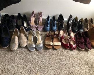 SO MANY SHOES: size 7-8