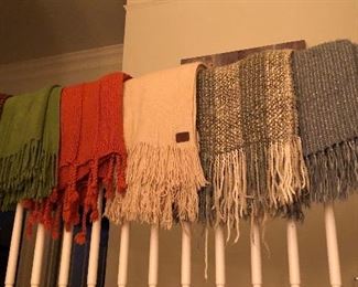 SEVERAL ACCENT /THROW BLANKETS 