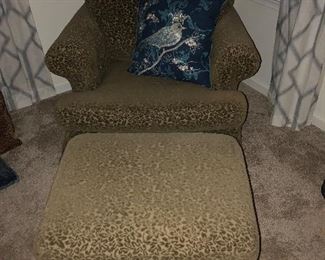 ACCENT CHAIR WITH OTTOMAN 