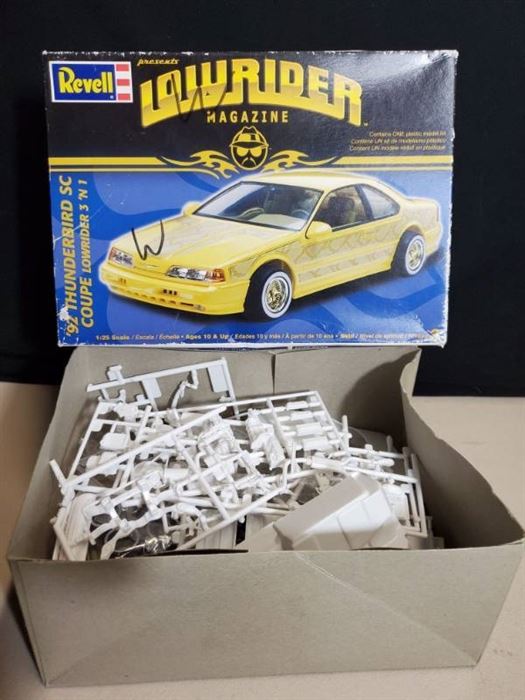 Revell 1992 Thunderbird Sc Coupe L/r 1/25 Scale Kit 85-2832