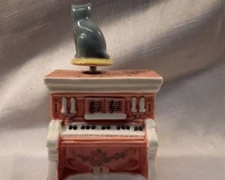 Cat on Piano Musical Collectible