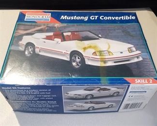Monogram 1/24 2953 1992 Ford Mustang Gt Converitble Car Model Kit