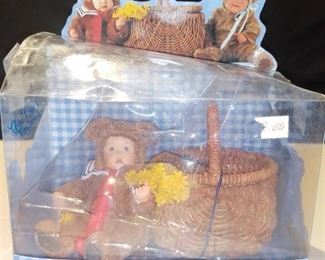 Anne Geddes by Enesco Good Things Come In Small Packages Figurine