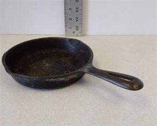 Cast Iron 6.5 inch camping skillet,