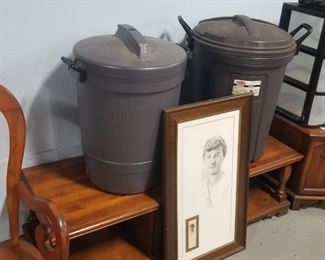Trash cans with Lids 