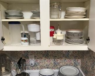 Dishes/Glass Mixing Bowls/Corelle