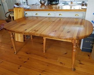 dining table w 3 leaves (one in)