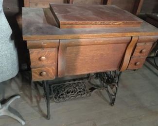 1935 Oak Singer Tablemin