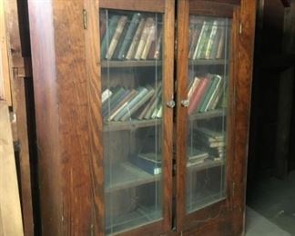 1935 Vintage Bookshelf Closemin