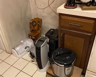 Lots of kitchen appliances cookers