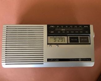 vintage GE bathmate radio