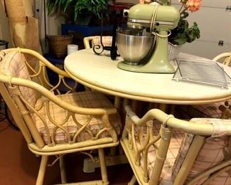 Really Cute Dinette set...Table w/Four Chairs...