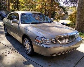 2009 Lincoln Continental Carl Limited Series excellent condition under 100,000 miles one owner 