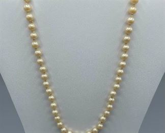 Classic Vintage Pearl Necklace