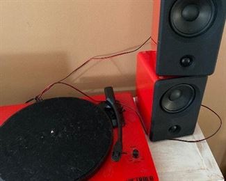Victrola Turn Table & Speakers $15