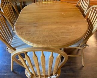 Kitchen table with 6 chairs and 1 leaf
